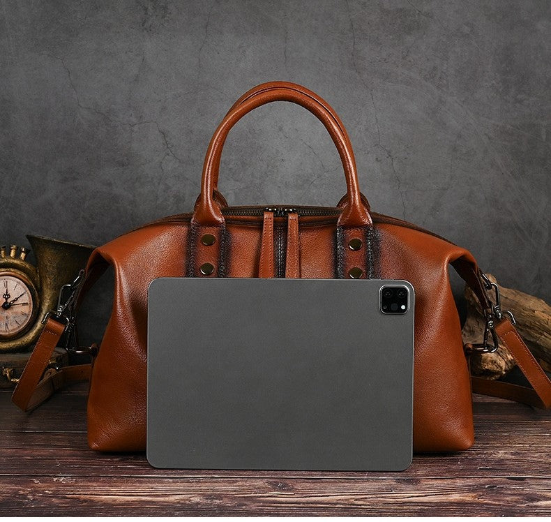 adjustable strap detail on women's retro leather tote bag
