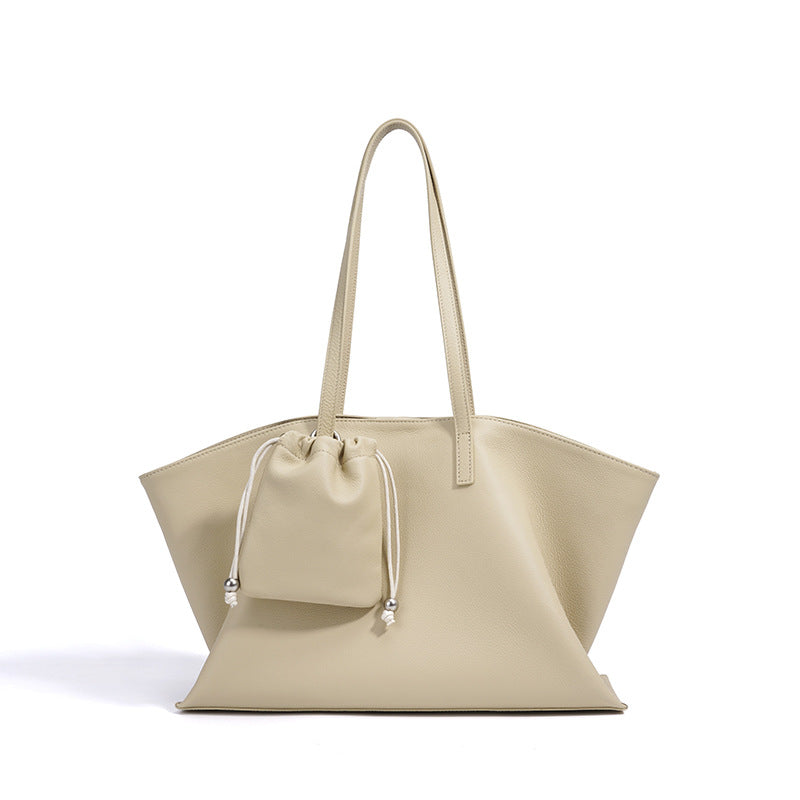 minimalist women's black leather commuter bag flatlay ÆTHEL

